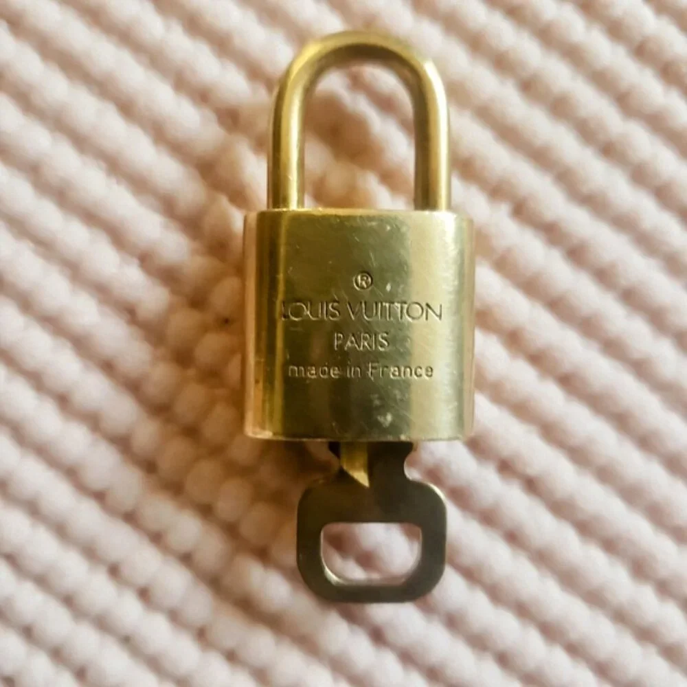 Louis Vuitton Lock and Key  #303 - Picture 7 of 10